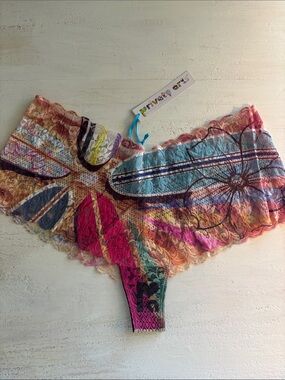 Private Arts surf girl low rise lace cheeksters
